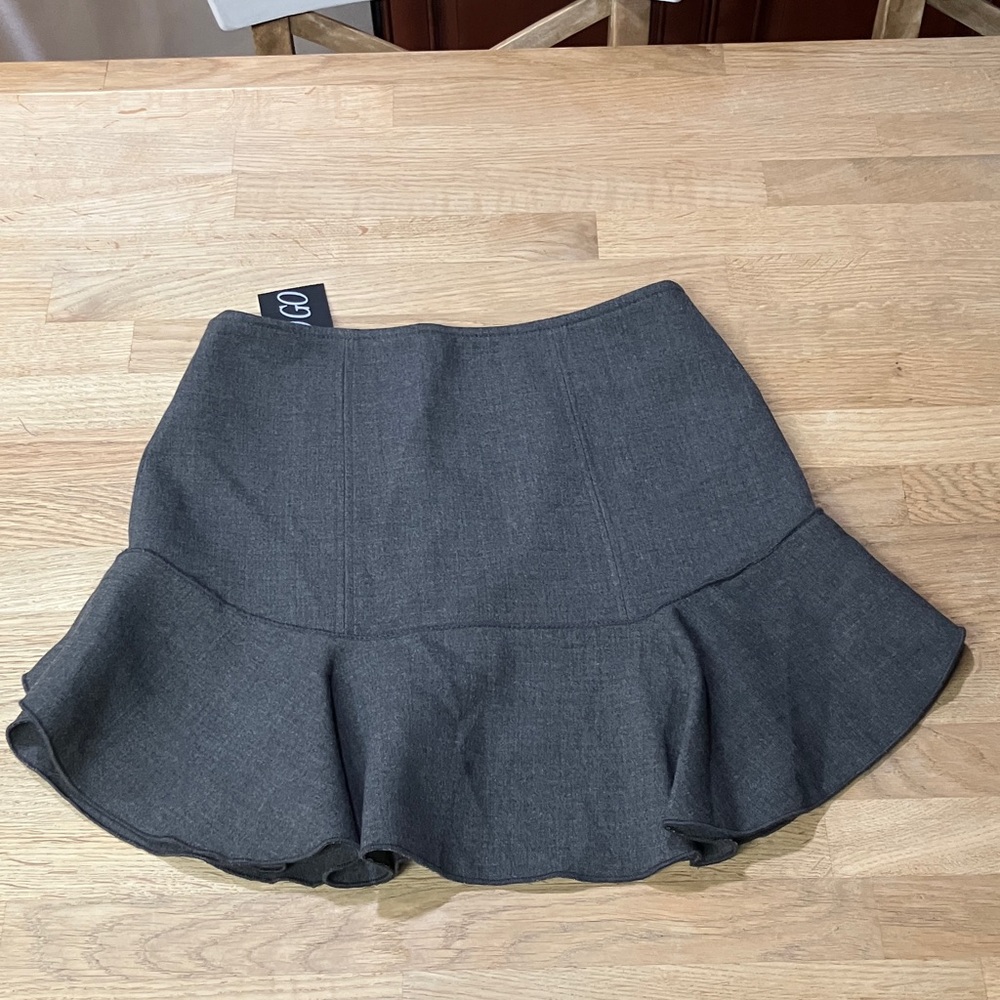 Y2k Elegant Gray women’s Ruffle Hem mini
Skirt Size:M